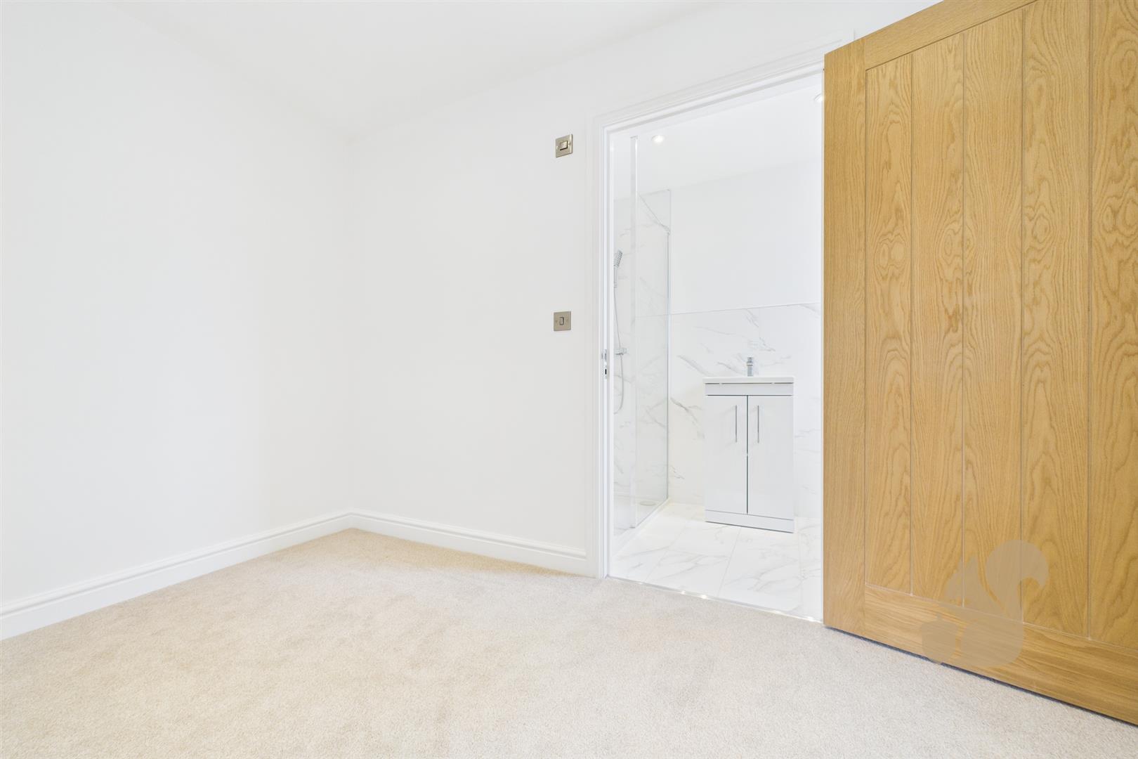 Dressing Area & En-Suite Shower Room